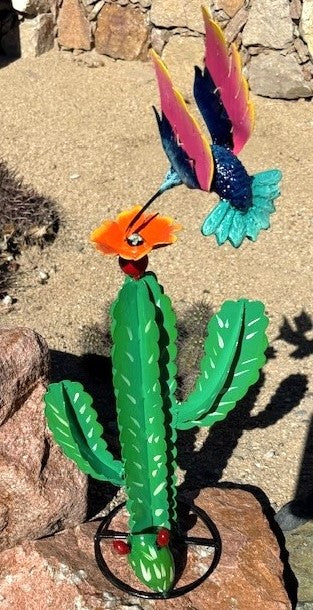 Saguaro Cactus Hummingbird 3-D Metal Art for Yard Decor, Home Decor, Garden  Decor, Patio Decor or Centerpiece