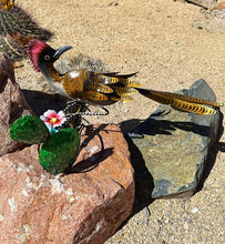 Load image into Gallery viewer, roadrunner head turned with cactus metal art