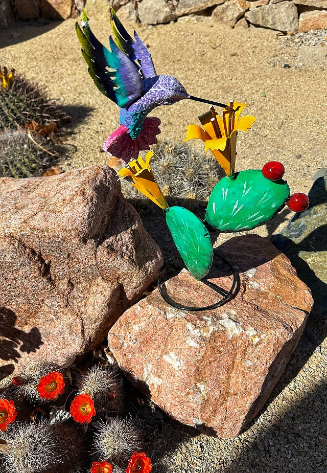 Nopal Cactus Hummingbird 3-D Metal Art – Decor Unique