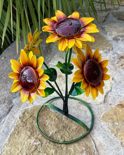 decorative metal sunflower with 5 blooms